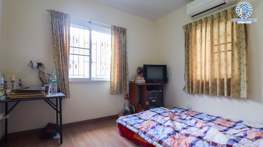 *****บ้านแฝดมือสองนนทบุรี ม.ภัสสร39 พระราม5-สิรินธร #หลังมุม เนื้อที่เยอะถึง 46.7 ตร.ว. ฟังก์ชัน 3 ห้องนอน 2 ห้องน้ำ 2 ที่จอดรถ บ้านสวยพร้อมอยู่ แถมฟรี! 4 เครื่องปรับอากาศ บนทำเลเยี่ยม เพียง 20 นาทีก็ถึงรถไฟฟ้าสายสีม่วง "สถานีแยกติวานนท์" และทางด่วน "ศรีรัช"